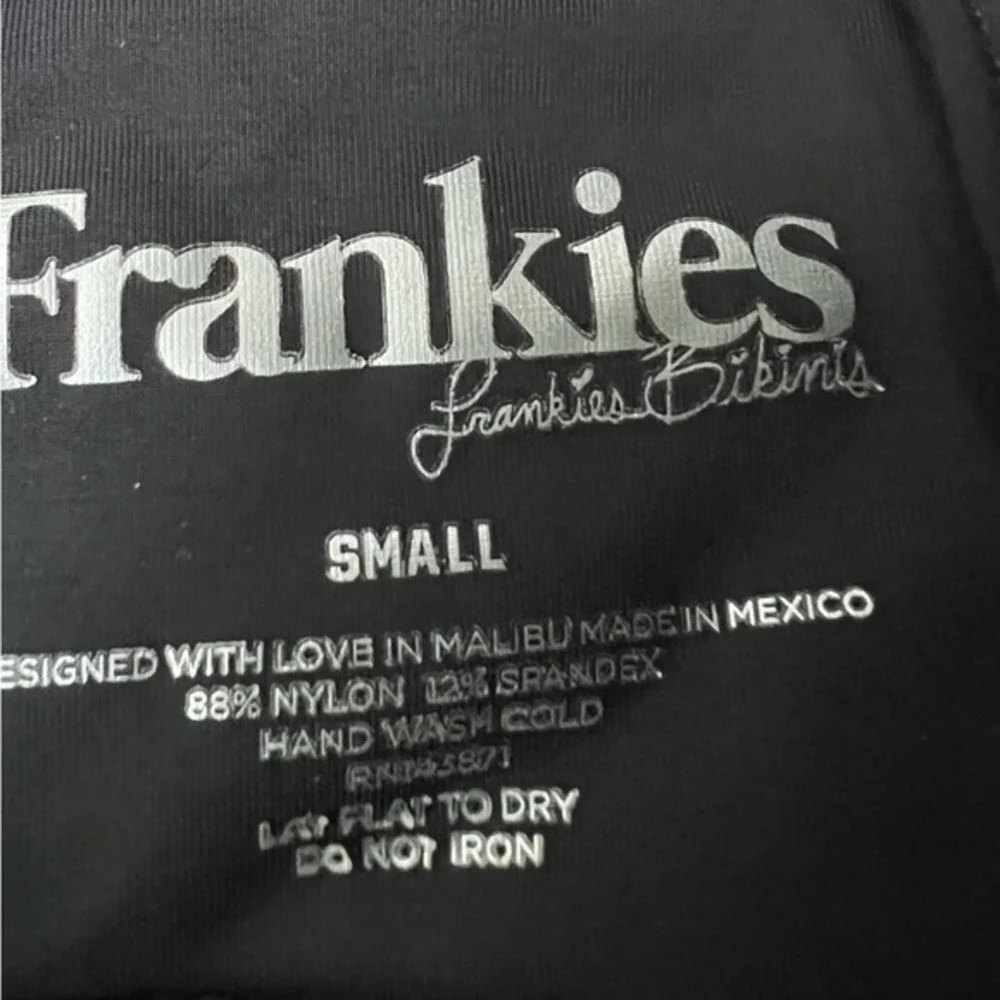 NWT Frankie’s Bikinis Aleisha Eco Bikini Top in Black‎ Size Small